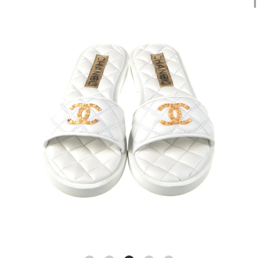 Chanel CC Logo Slides